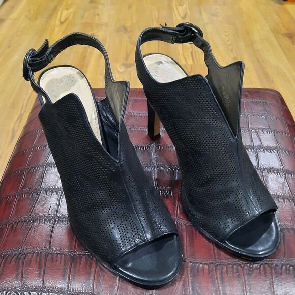 Vince Camuto Nattey2 Black Perforated Leather Peep Toe Slingback Heel Size 9.5M - Picture 4 of 8